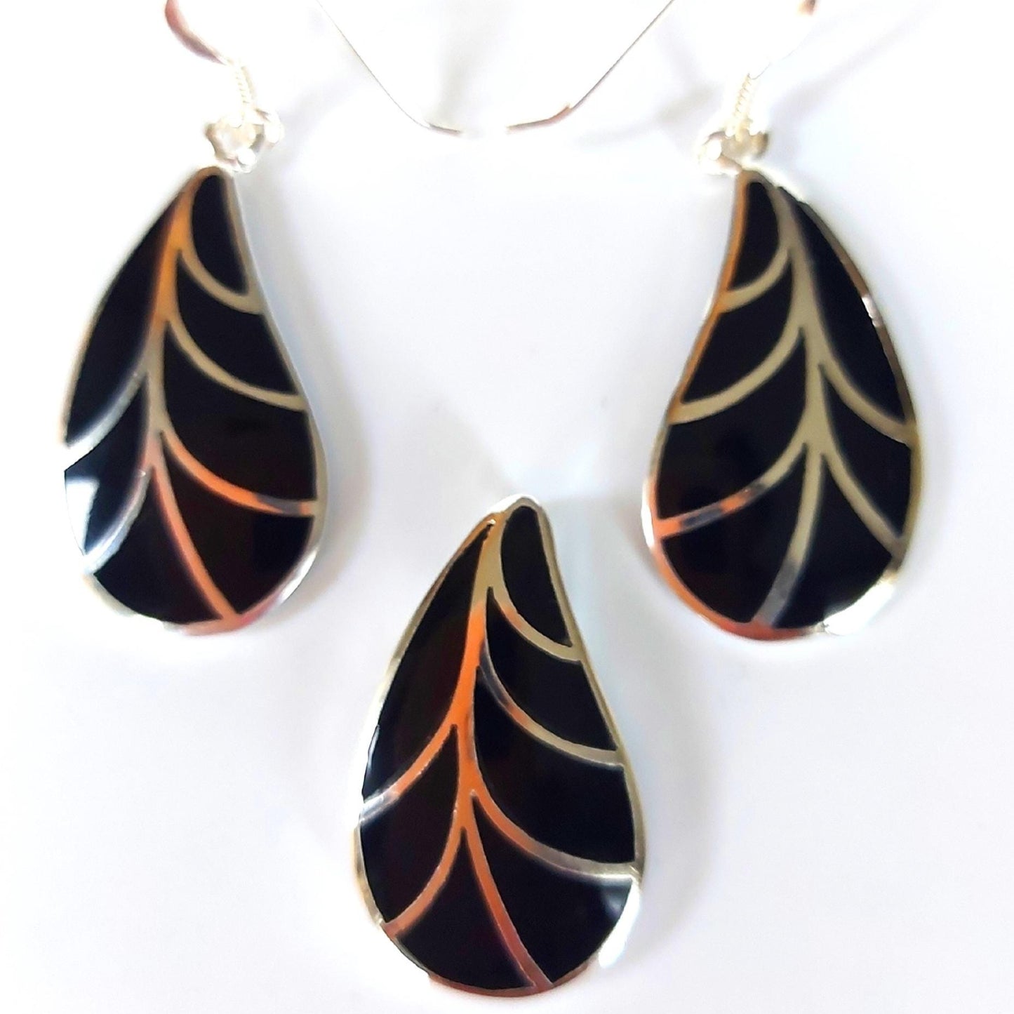 Silver Handmade Inlay Pendant/Earring Set Semi Precious Black Onyx- Black Leaf