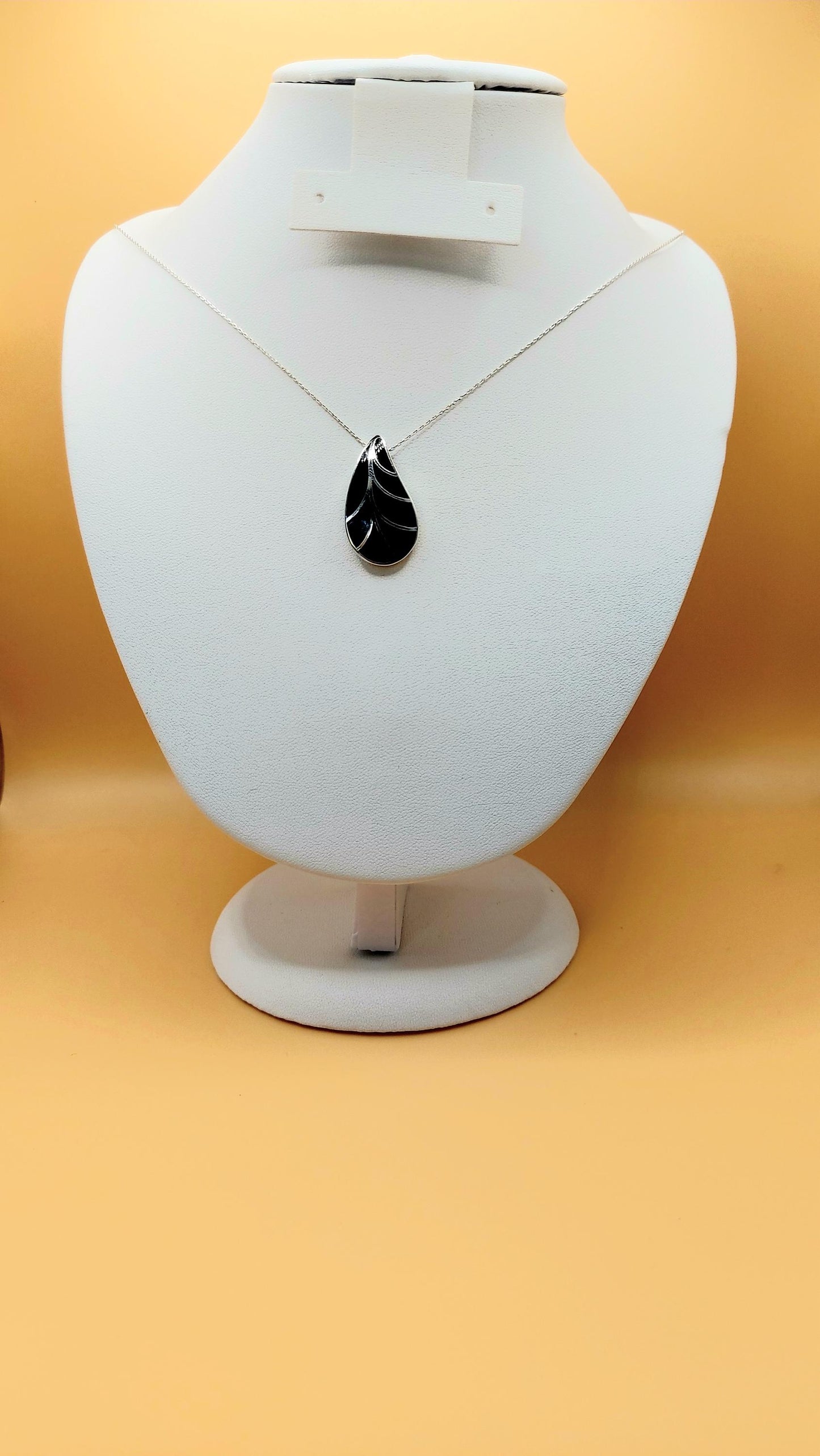 Silver Handmade Inlay Pendant Semi Precious Black Onyx- Black Leaf